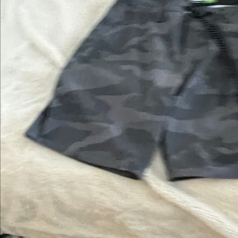 Quiksilver Black Camo Athletic Shorts Size 30 18.5” long Men’s